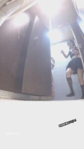 【竖屏】小姐尿尿妹子裤子都没穿上拿着手机在拍什么[400MB/1V]