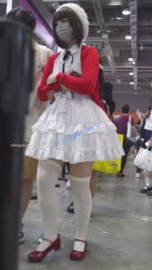 【xxn-313】路人女主cos小姐姐..护栏反光照亮蕾丝边内裤