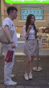 (BC-AA-571)气质美女穿短裙约会逛街..粉色内裤弯腰前后CD