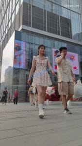 【CSCD】白色印花连衣裙小姐姐和男朋友逛街，黑色窄内