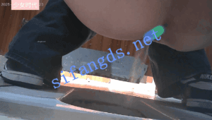 【横屏】时尚小姐姐擦骚穴太用力把骚穴都掰开了[4.2GB/1V]