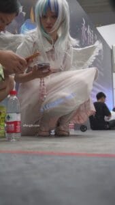 【xxn-322】粉色礼服小姐姐过膝袜粉内..正面露黑色坐下走光