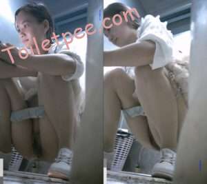 【竖屏】大学校园女厕全景偷拍多位漂亮学妹嘘嘘[2.8GB/35V]