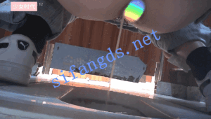 牛仔裤美女拉屎菊花扩张得能塞进钢管