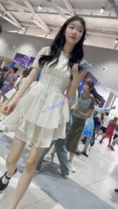 白色长裙学生妹独自逛街·白色内内前后CD