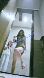 网红气质极品骚高跟大波浪美女后入式视角拉屎