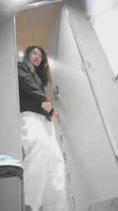 十一月最新流出❤️高校女厕高清后拍美女如云吊带短裤长靴美女性感美臀嫩穴